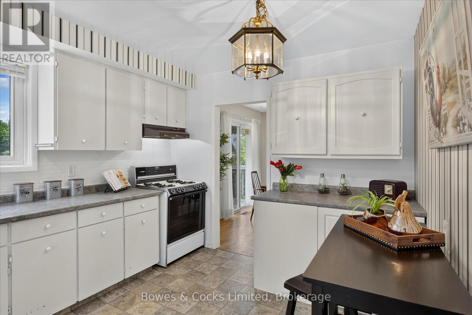 1228 BATHURST STREET - 15