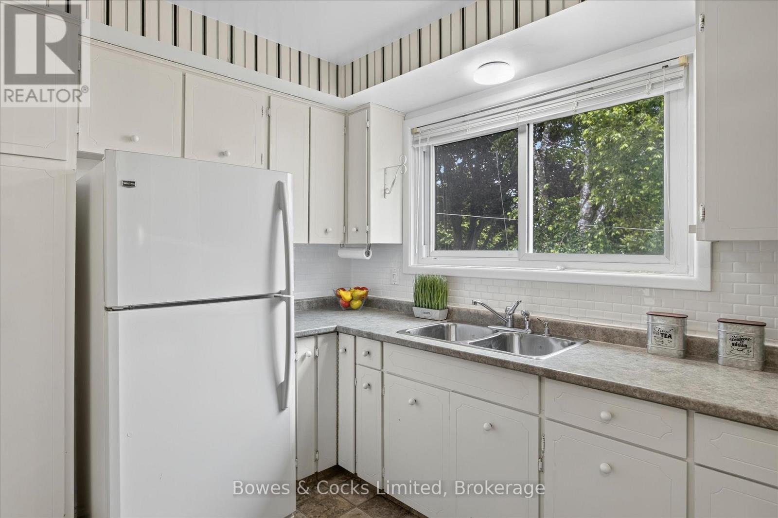 1228 BATHURST STREET - 17