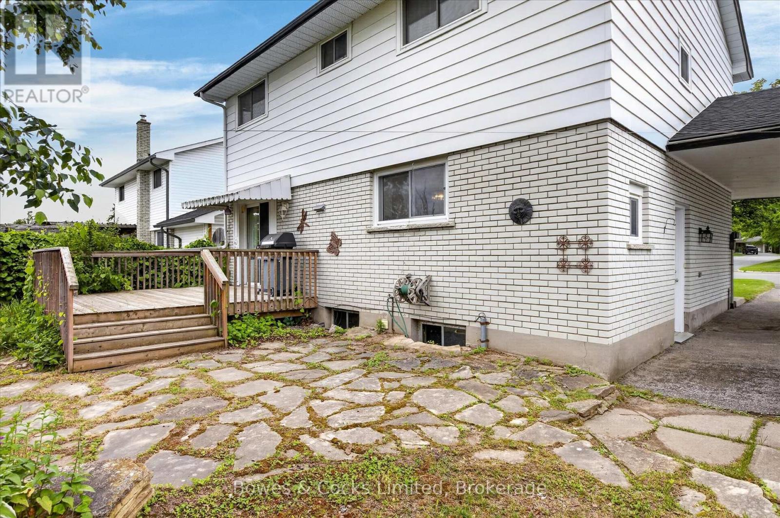 1228 BATHURST STREET - 39