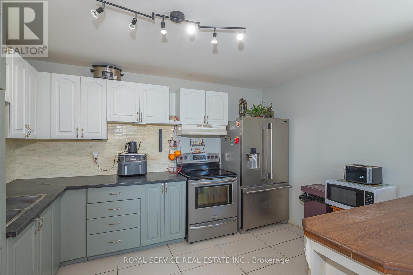 69 MAPLE STREET - 10