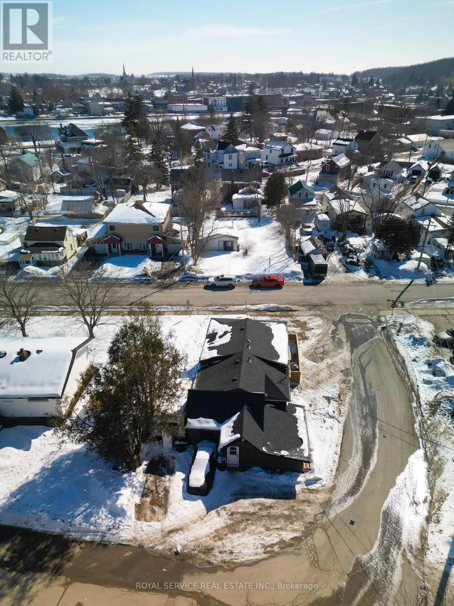 69 MAPLE STREET - 24