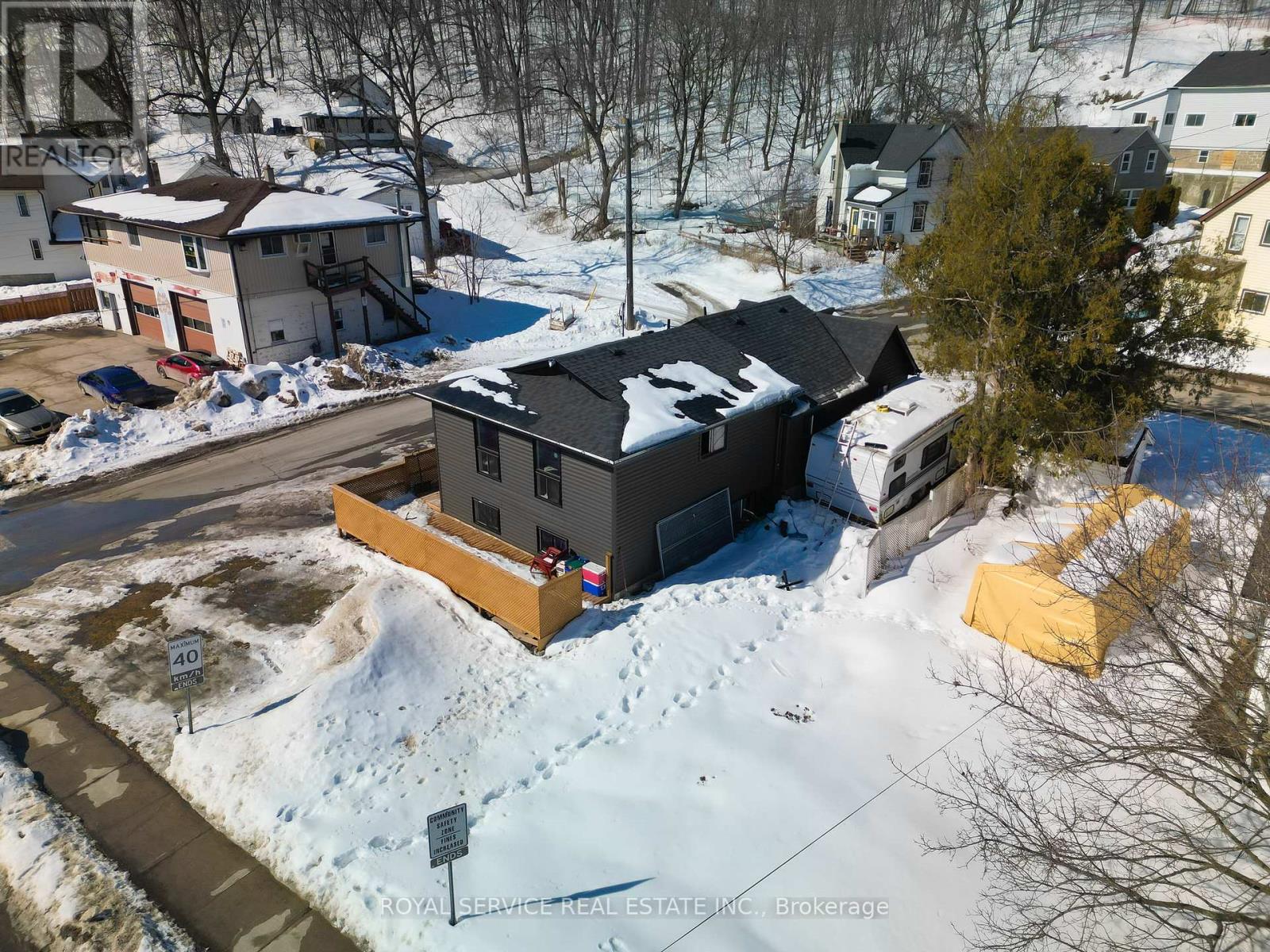 69 MAPLE STREET - 28