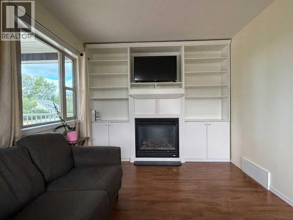 906 3 Avenue - Image 10