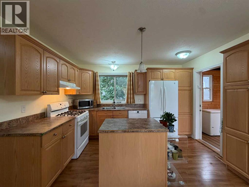 906 3 Avenue - Image 12