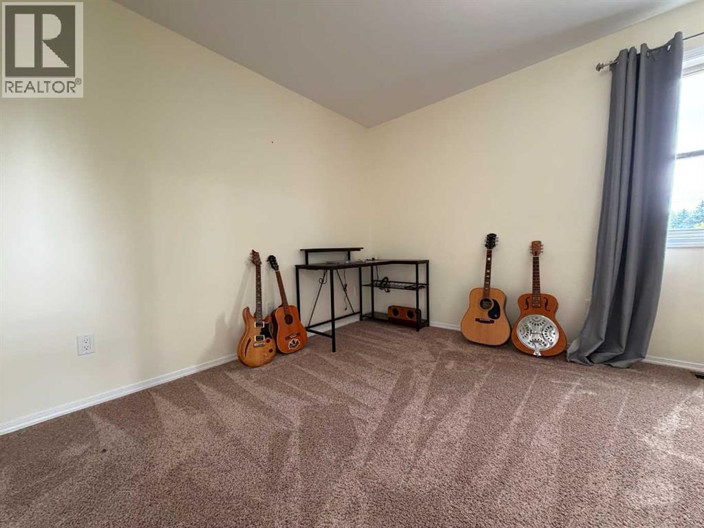 906 3 Avenue - Image 32
