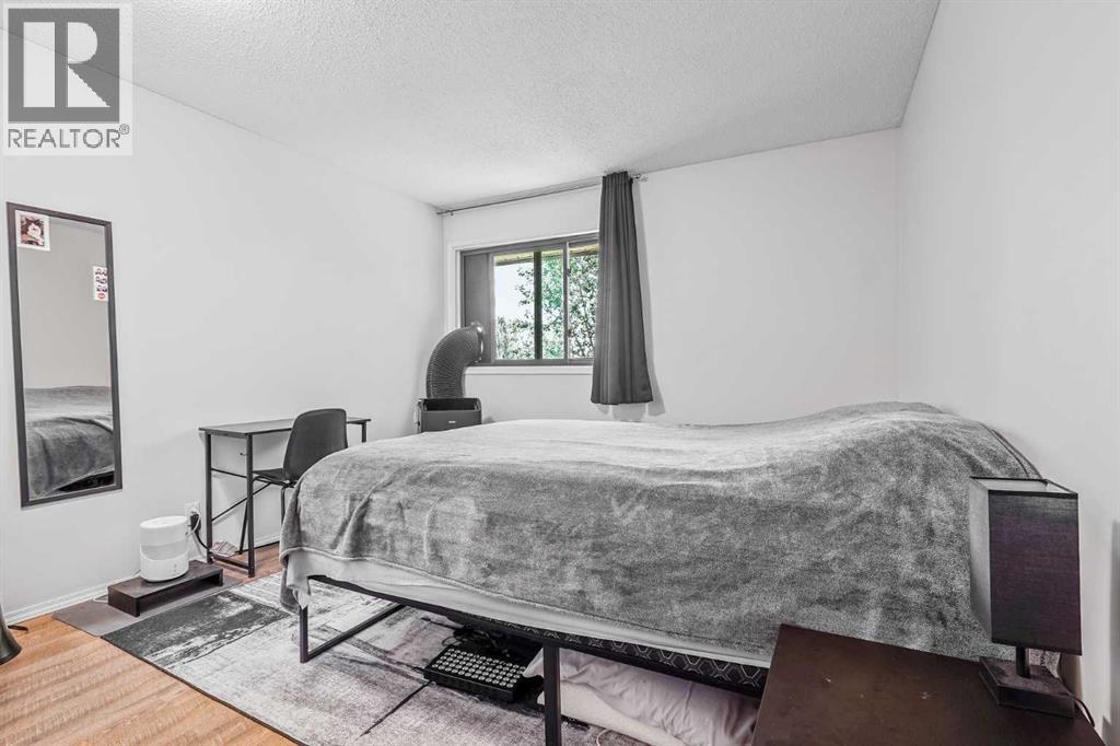 #304 855 Columbia Boulevard W - 6