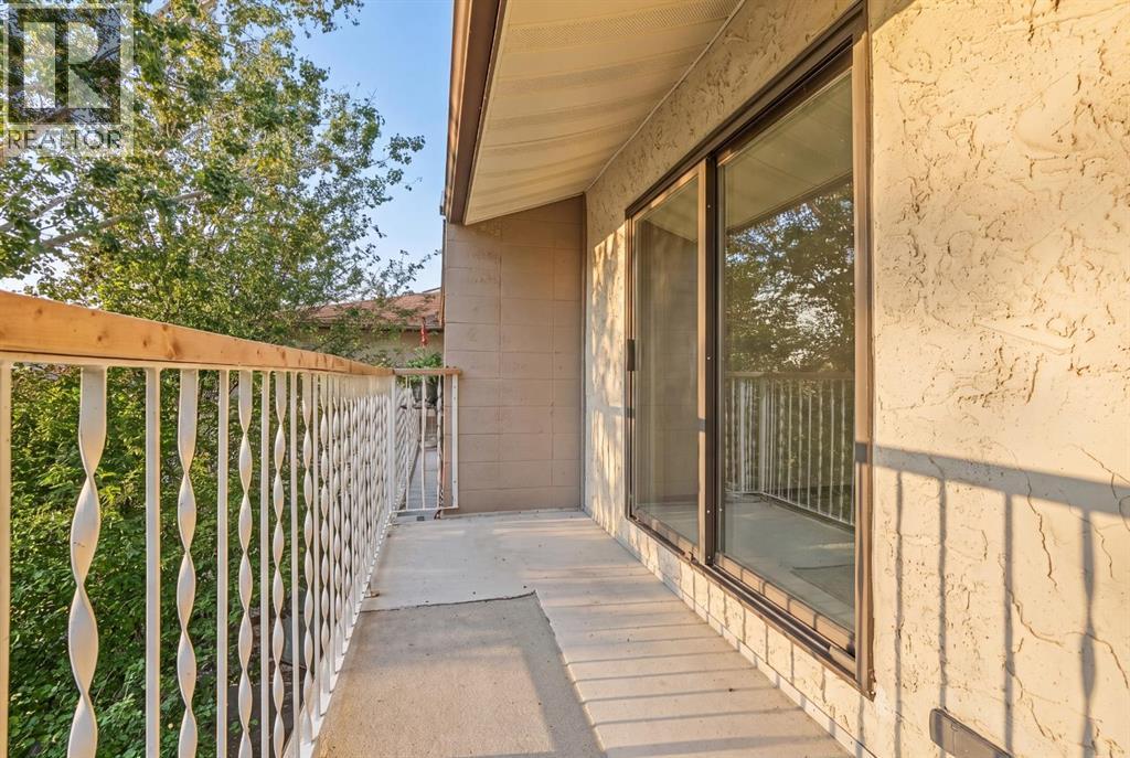 #304 855 Columbia Boulevard W - 13