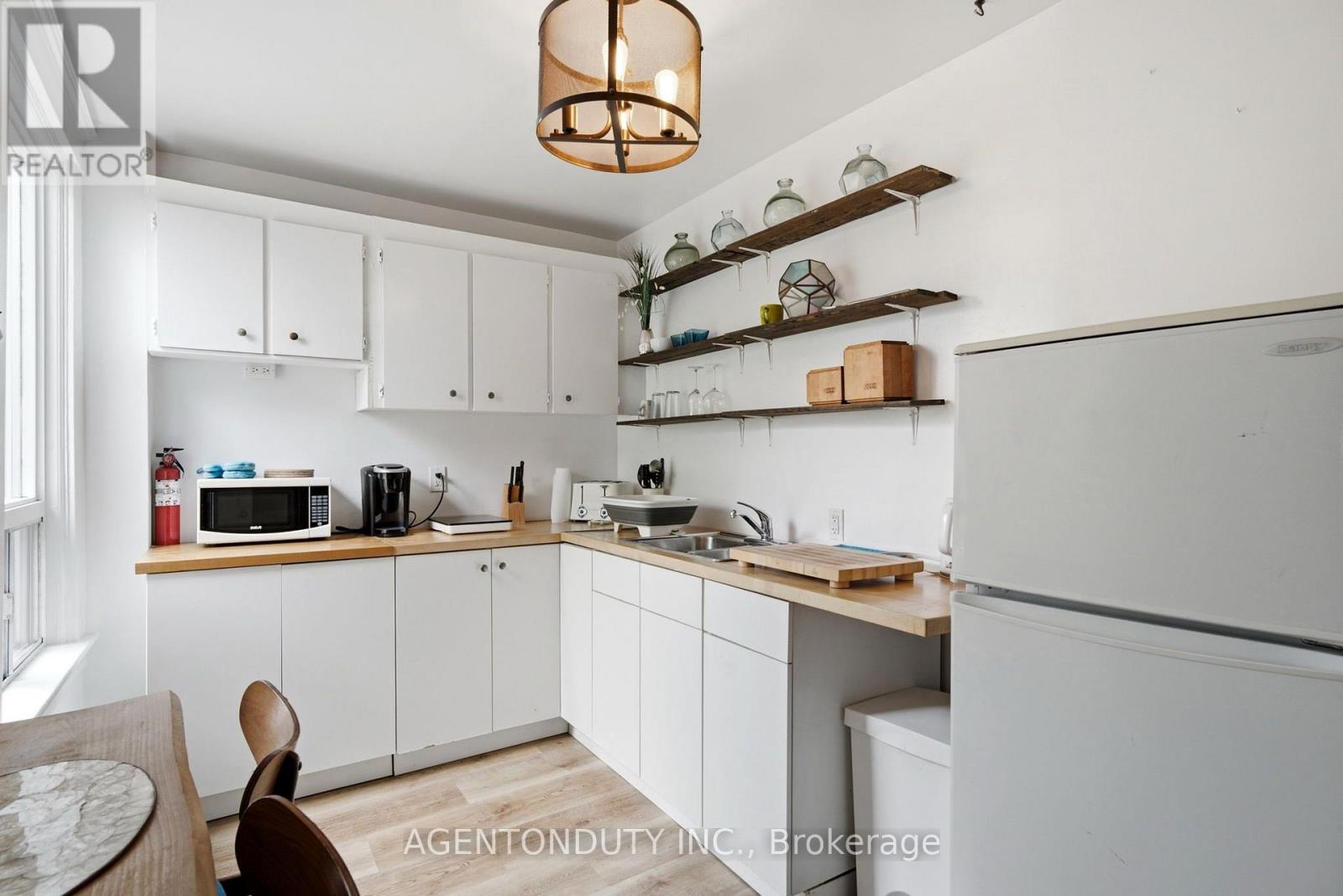 200 ST HELEN'S AVENUE - 25
