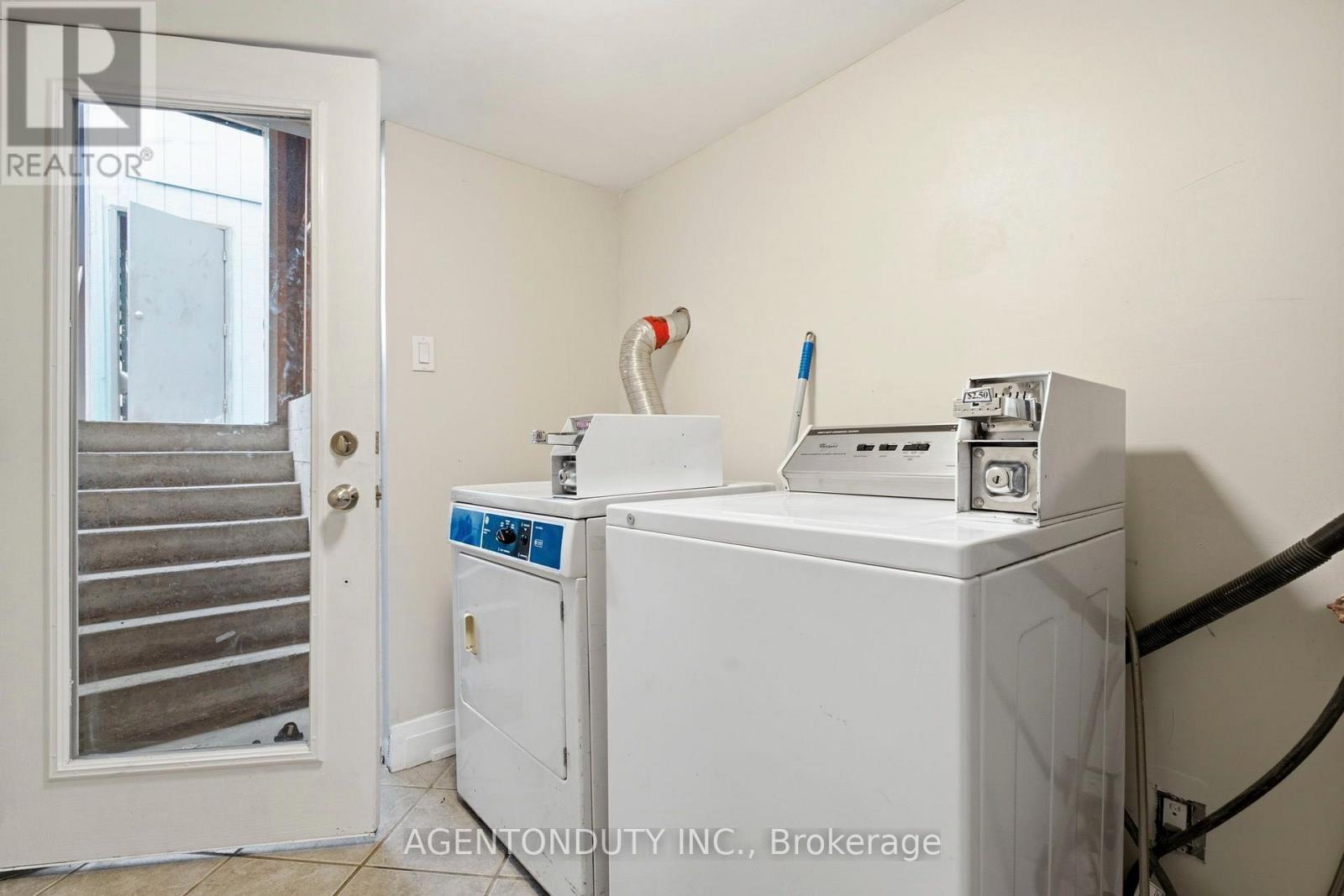 200 ST HELEN'S AVENUE - 33