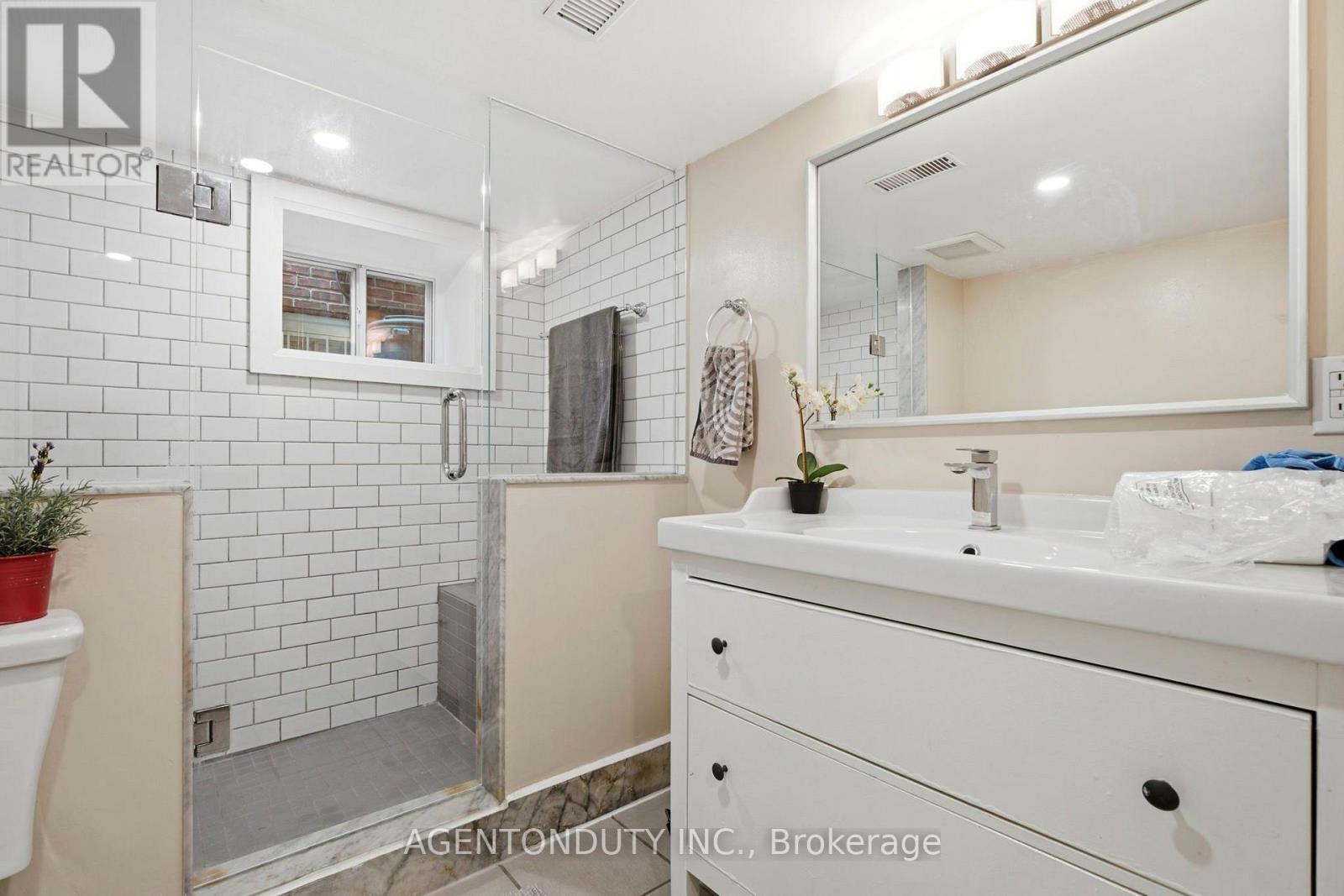 200 ST HELEN'S AVENUE - 34