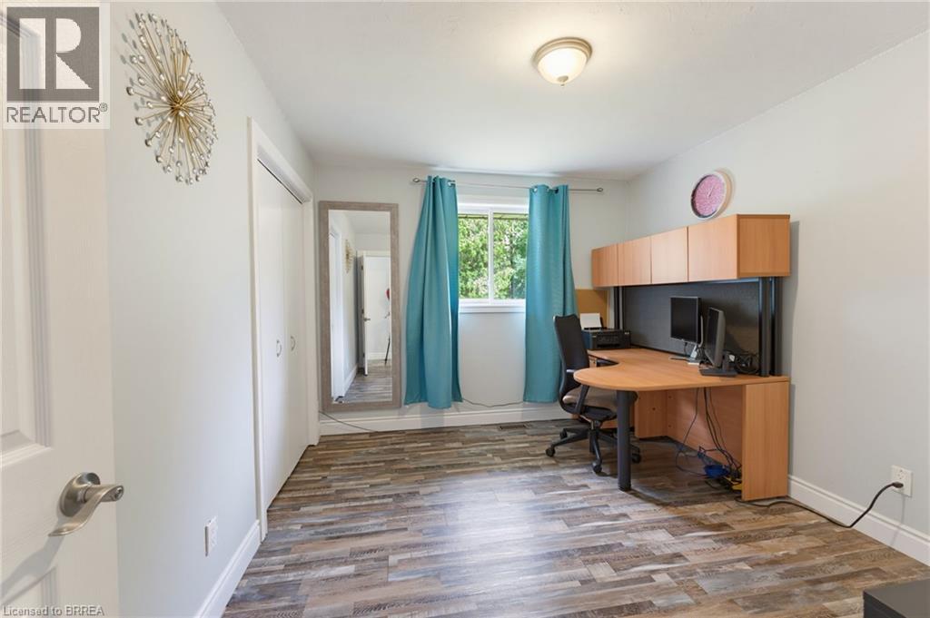 546 GLEN MORRIS Road E - 12