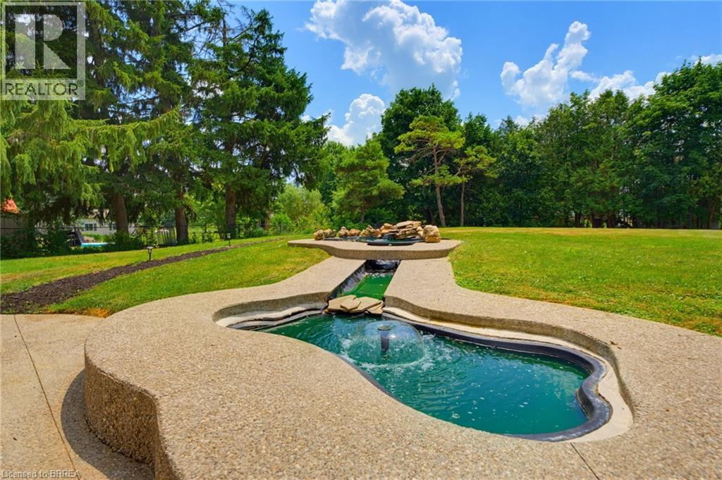 546 GLEN MORRIS Road E - 23