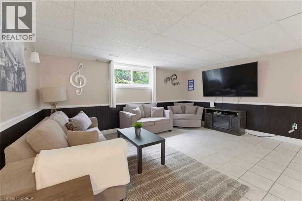 546 GLEN MORRIS Road E - 16