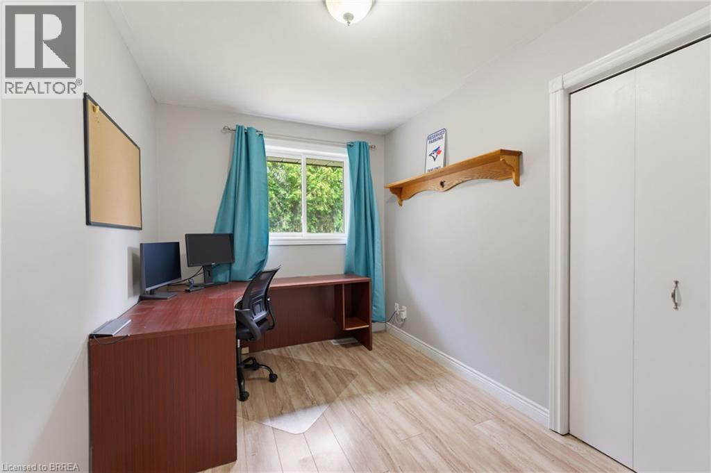 546 GLEN MORRIS Road E - 17