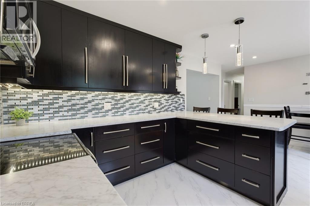 546 GLEN MORRIS Road E - 6