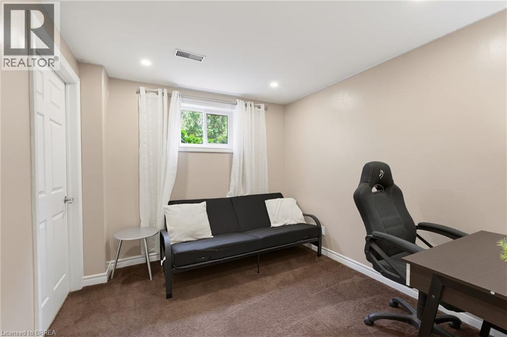 546 GLEN MORRIS Road E - 18