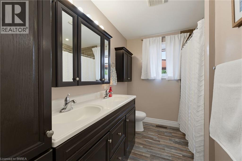 546 GLEN MORRIS Road E - 19
