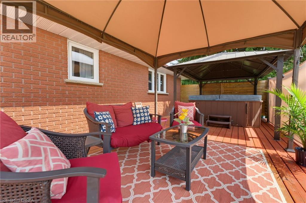 546 GLEN MORRIS Road E - 26