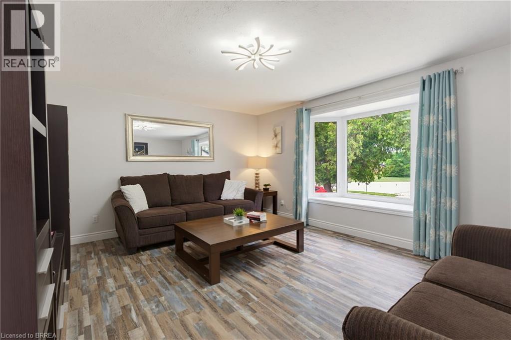 546 GLEN MORRIS Road E - 9