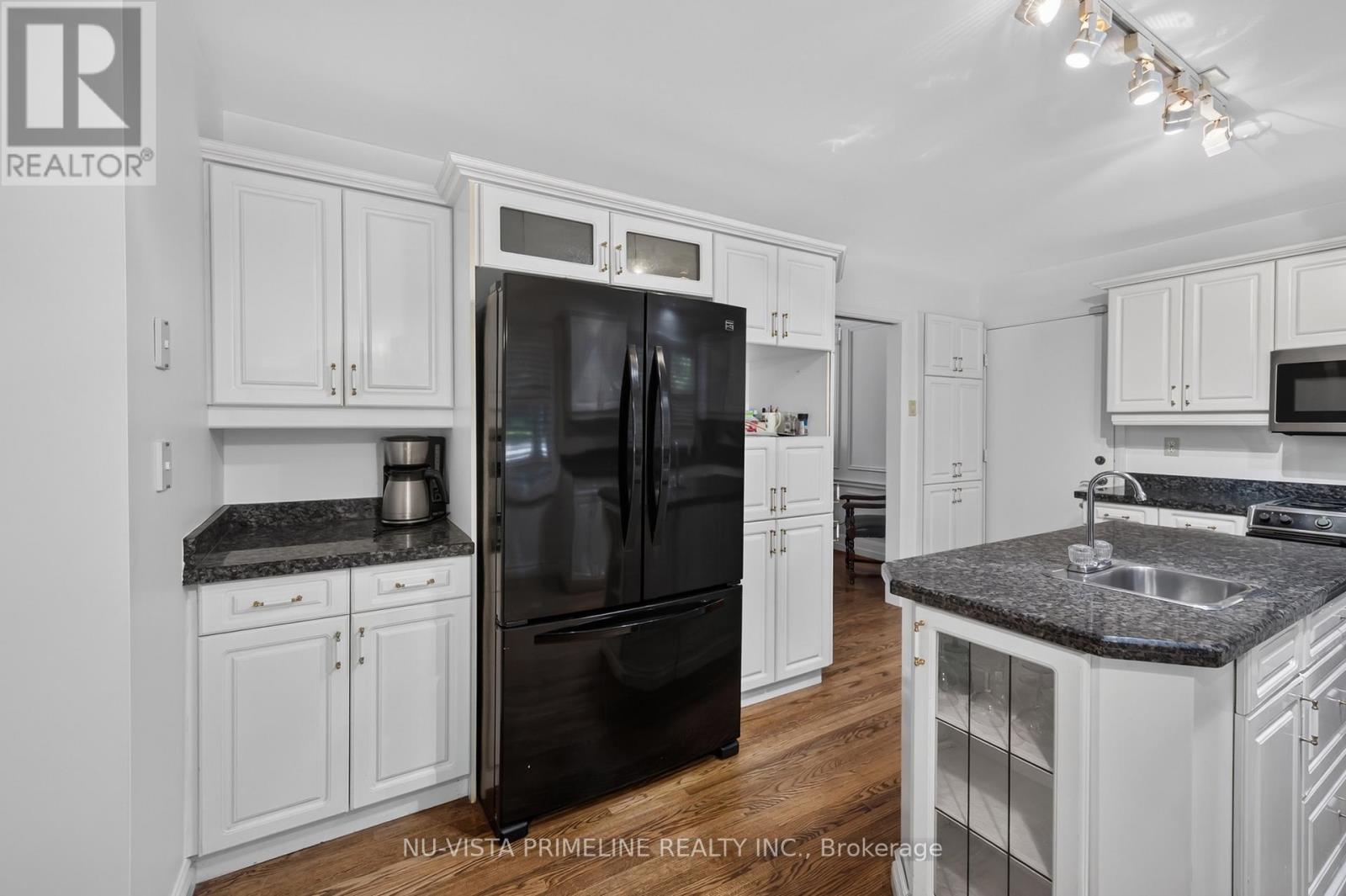 98 SHAVIAN BOULEVARD - 18