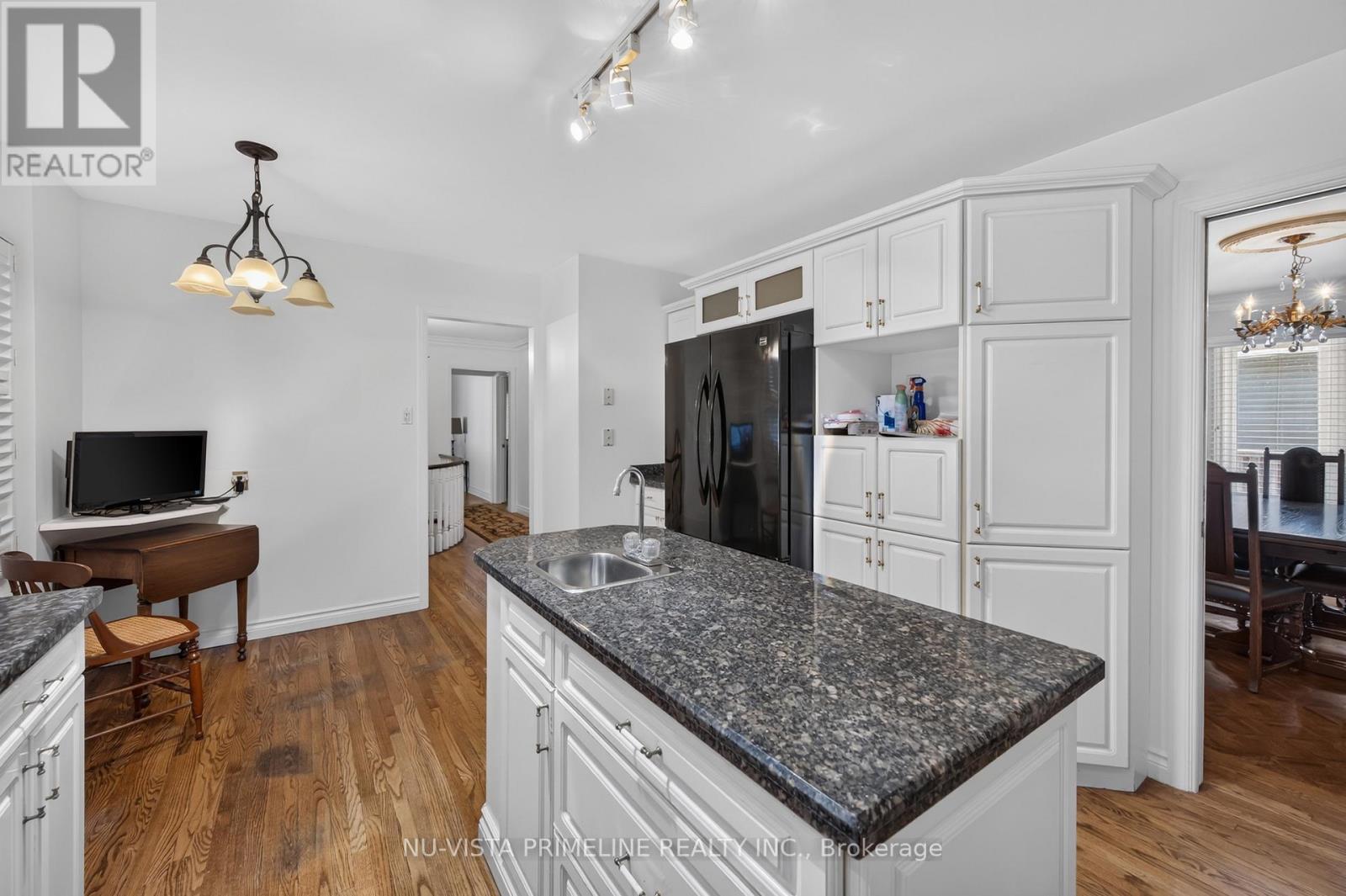 98 SHAVIAN BOULEVARD - 19