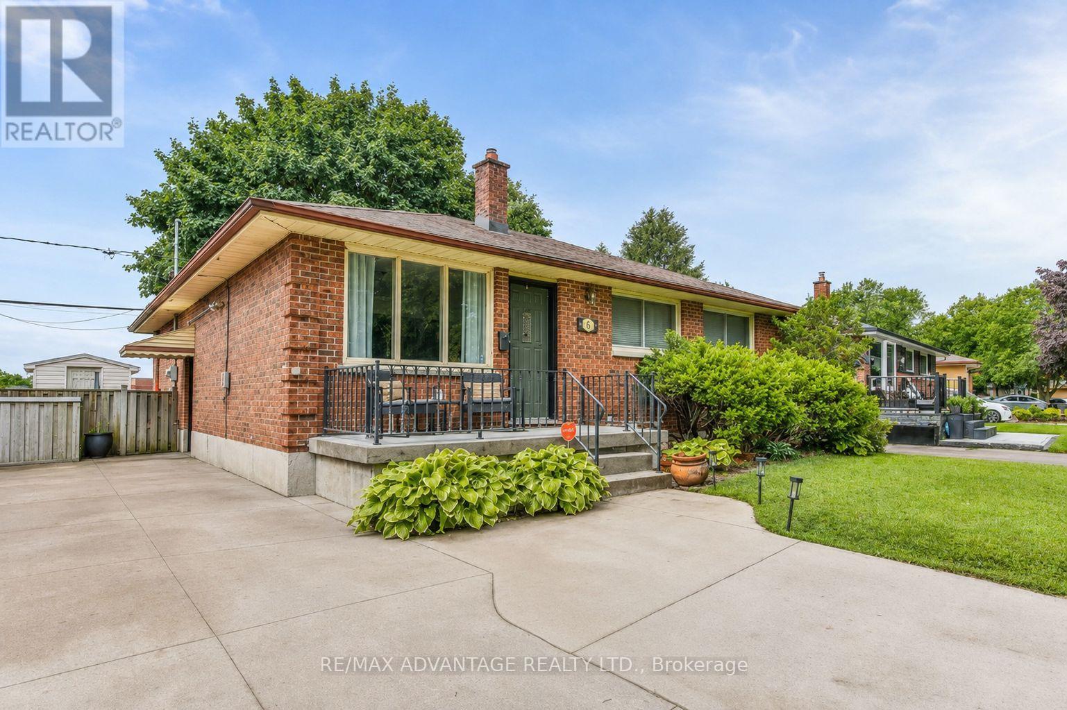 25 LAURENTIAN DRIVE S - 1