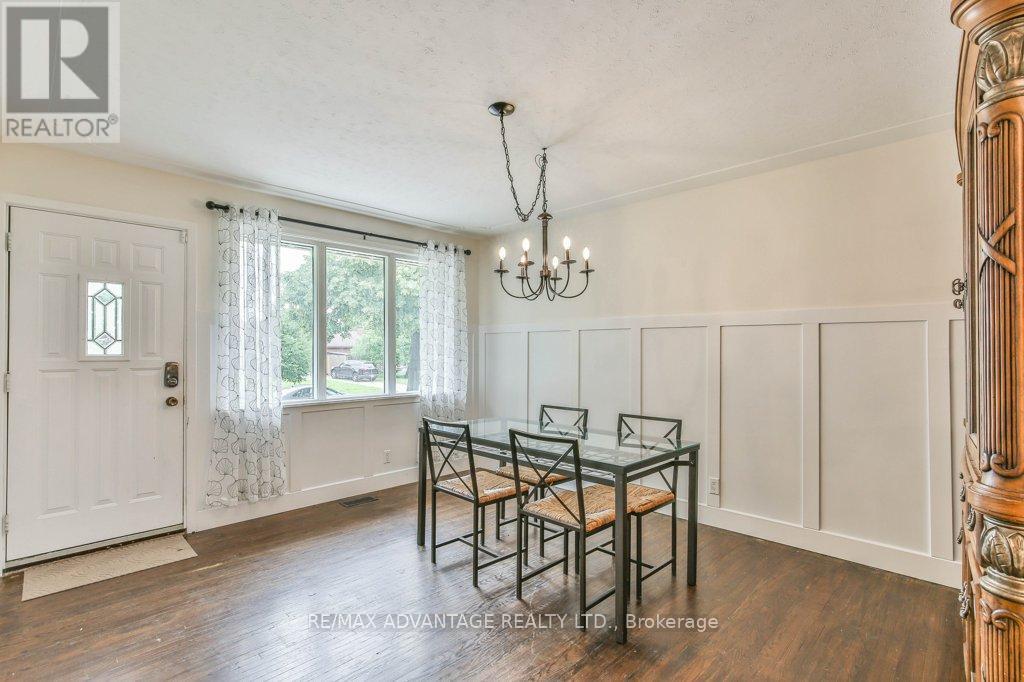 25 LAURENTIAN DRIVE S - 11