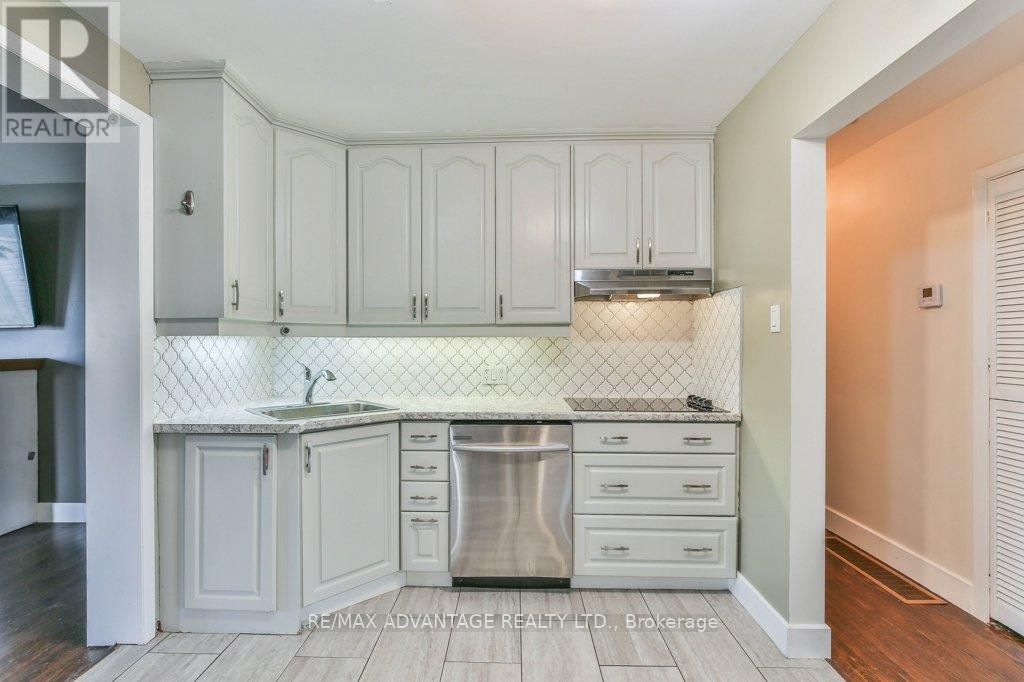 25 LAURENTIAN DRIVE S - 13