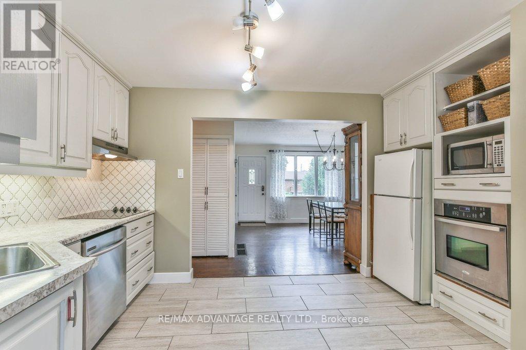 25 LAURENTIAN DRIVE S - 14