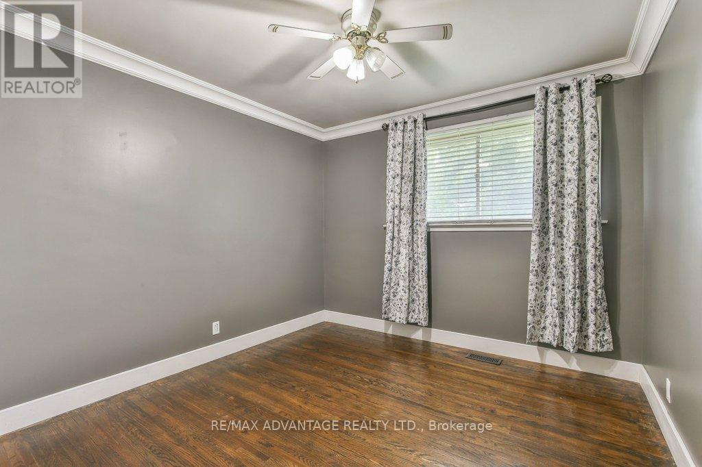 25 LAURENTIAN DRIVE S - 16