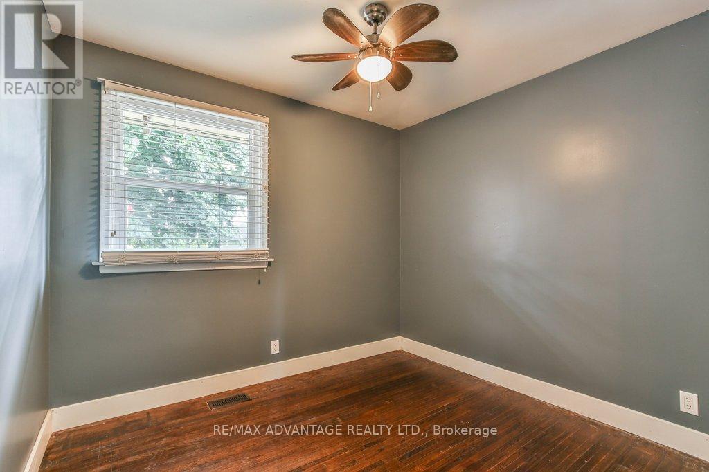 25 LAURENTIAN DRIVE S - 18