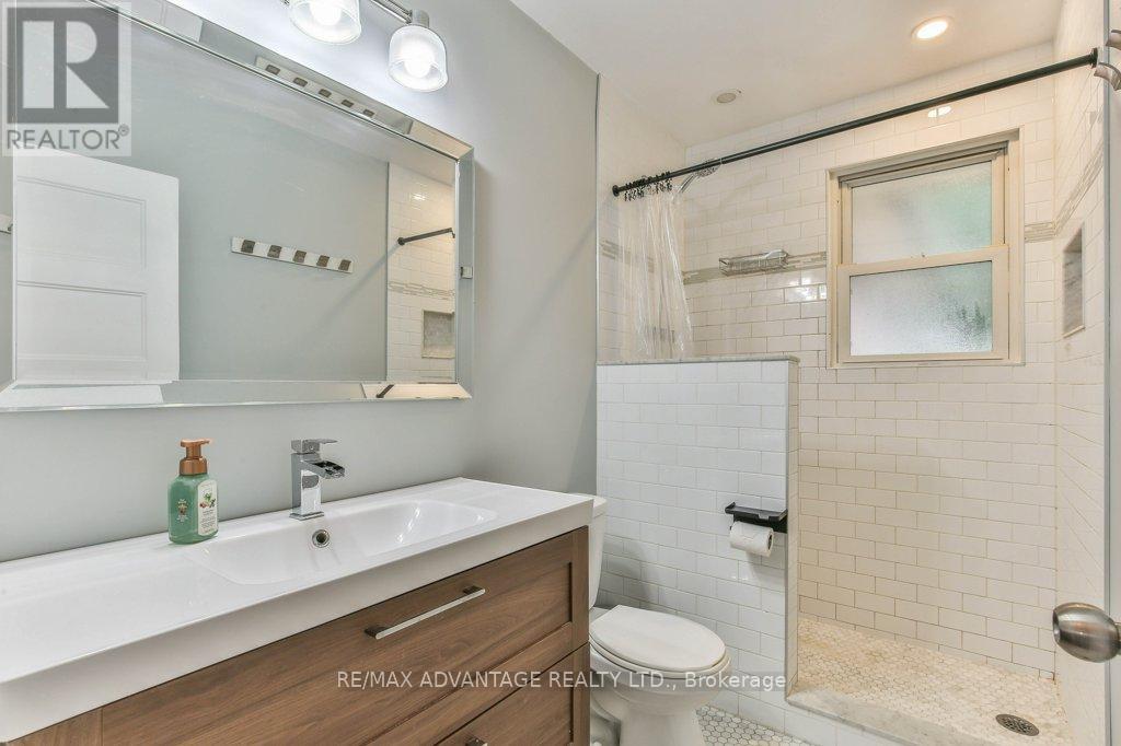 25 LAURENTIAN DRIVE S - 19