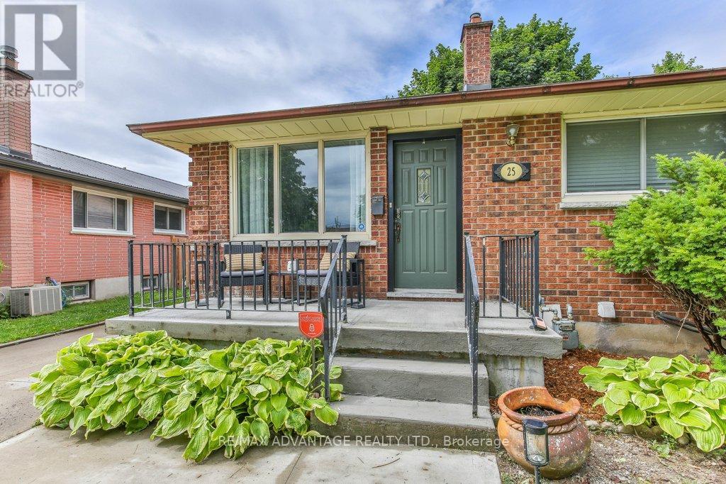25 LAURENTIAN DRIVE S - 2