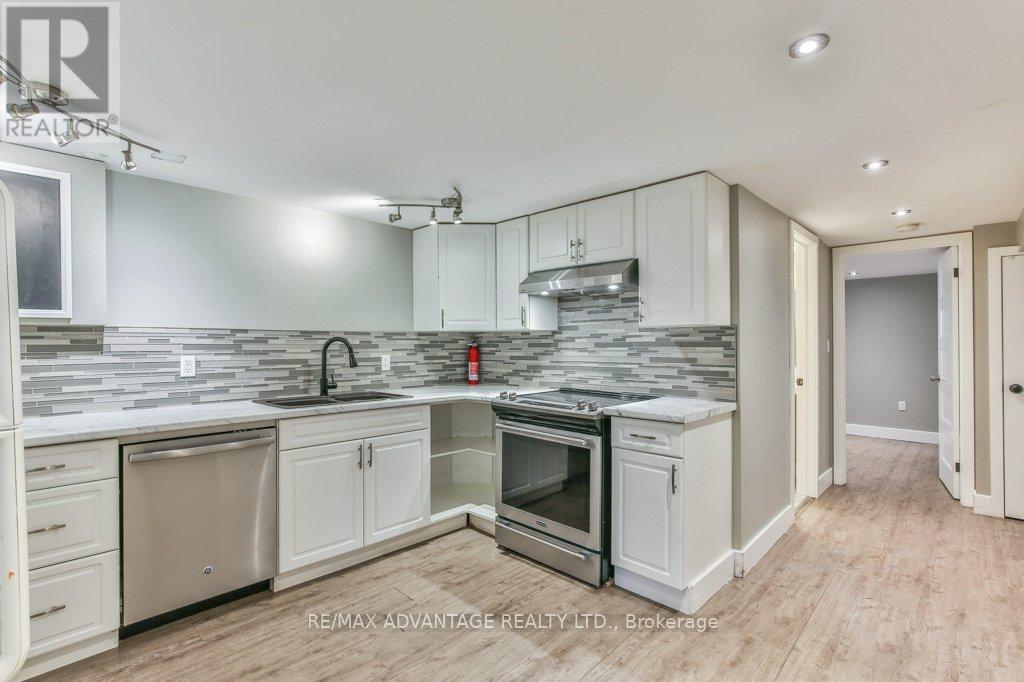 25 LAURENTIAN DRIVE S - 22