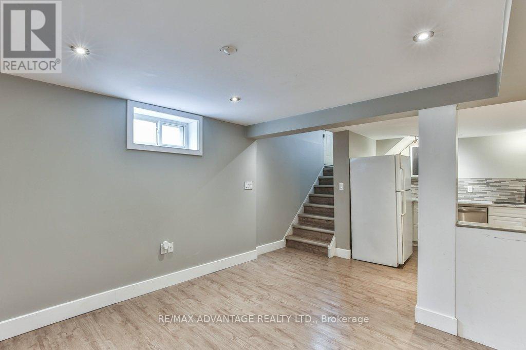 25 LAURENTIAN DRIVE S - 25