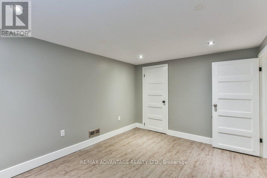 25 LAURENTIAN DRIVE S - 29