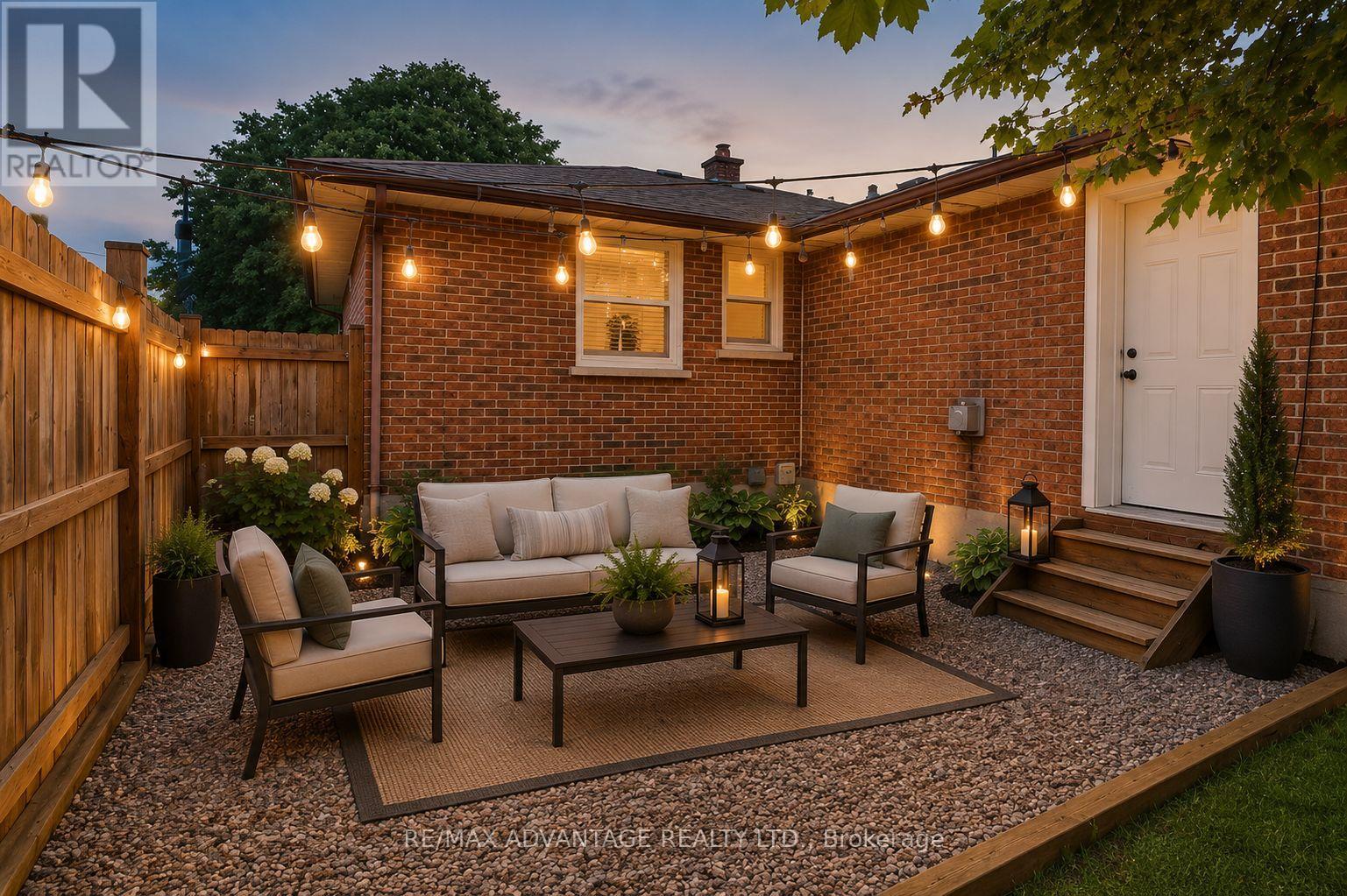 25 LAURENTIAN DRIVE S - 3