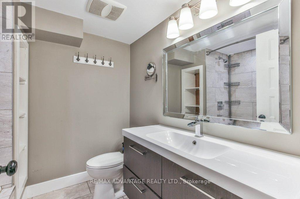 25 LAURENTIAN DRIVE S - 30