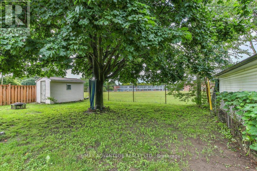 25 LAURENTIAN DRIVE S - 31