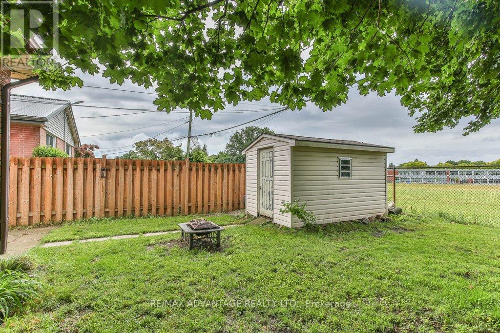 25 LAURENTIAN DRIVE S - 34