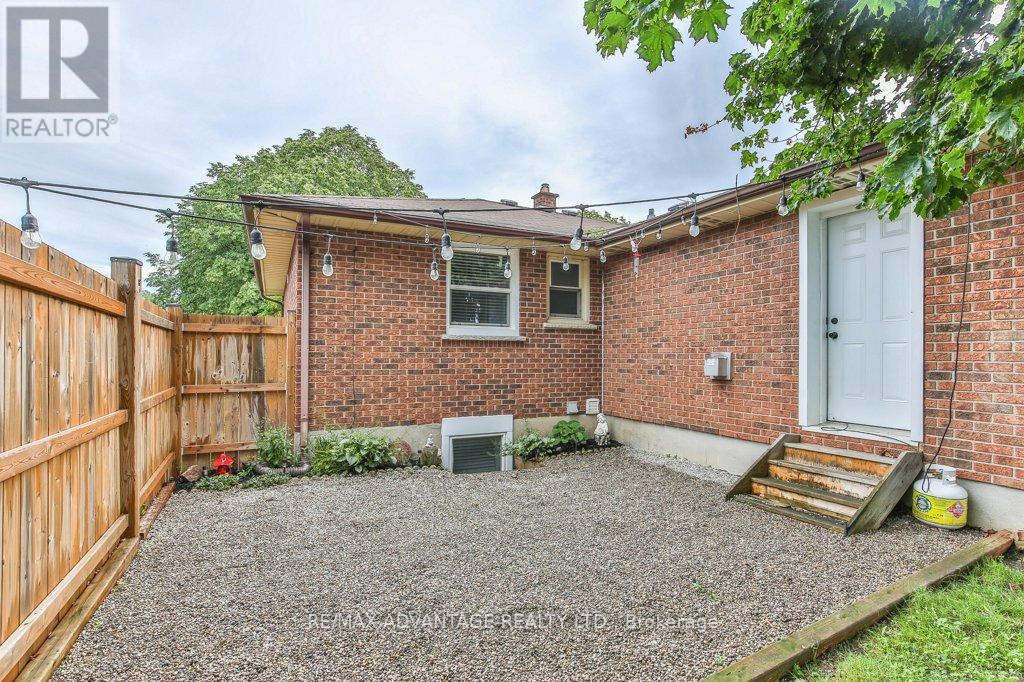 25 LAURENTIAN DRIVE S - 4