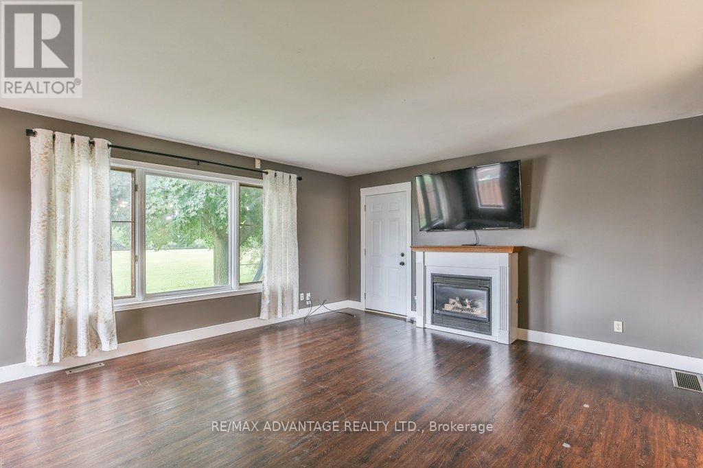 25 LAURENTIAN DRIVE S - 7