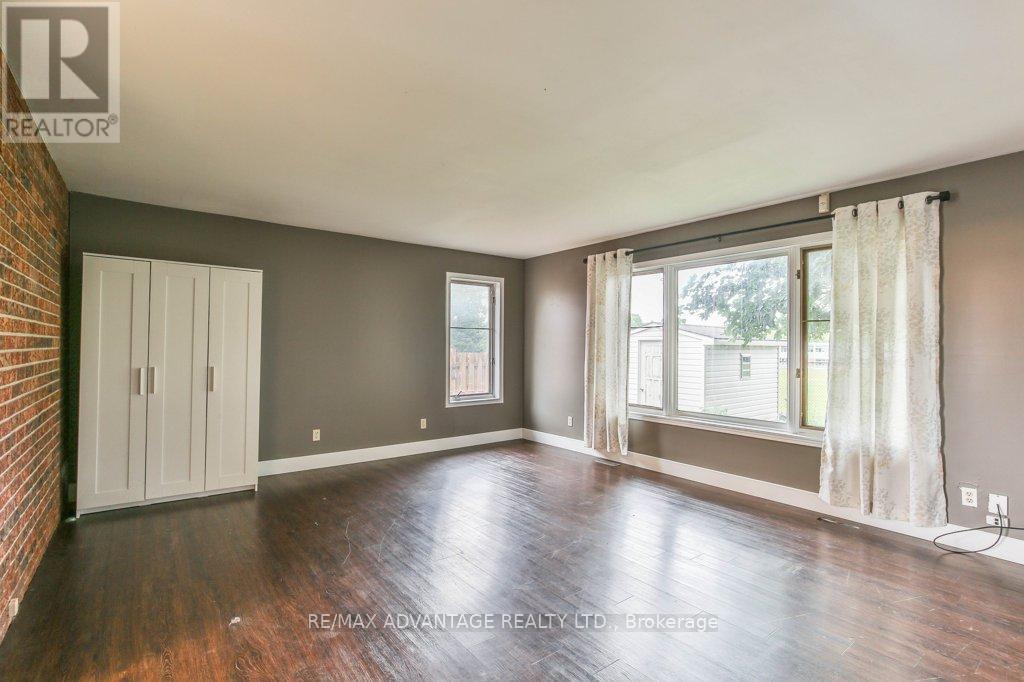 25 LAURENTIAN DRIVE S - 9