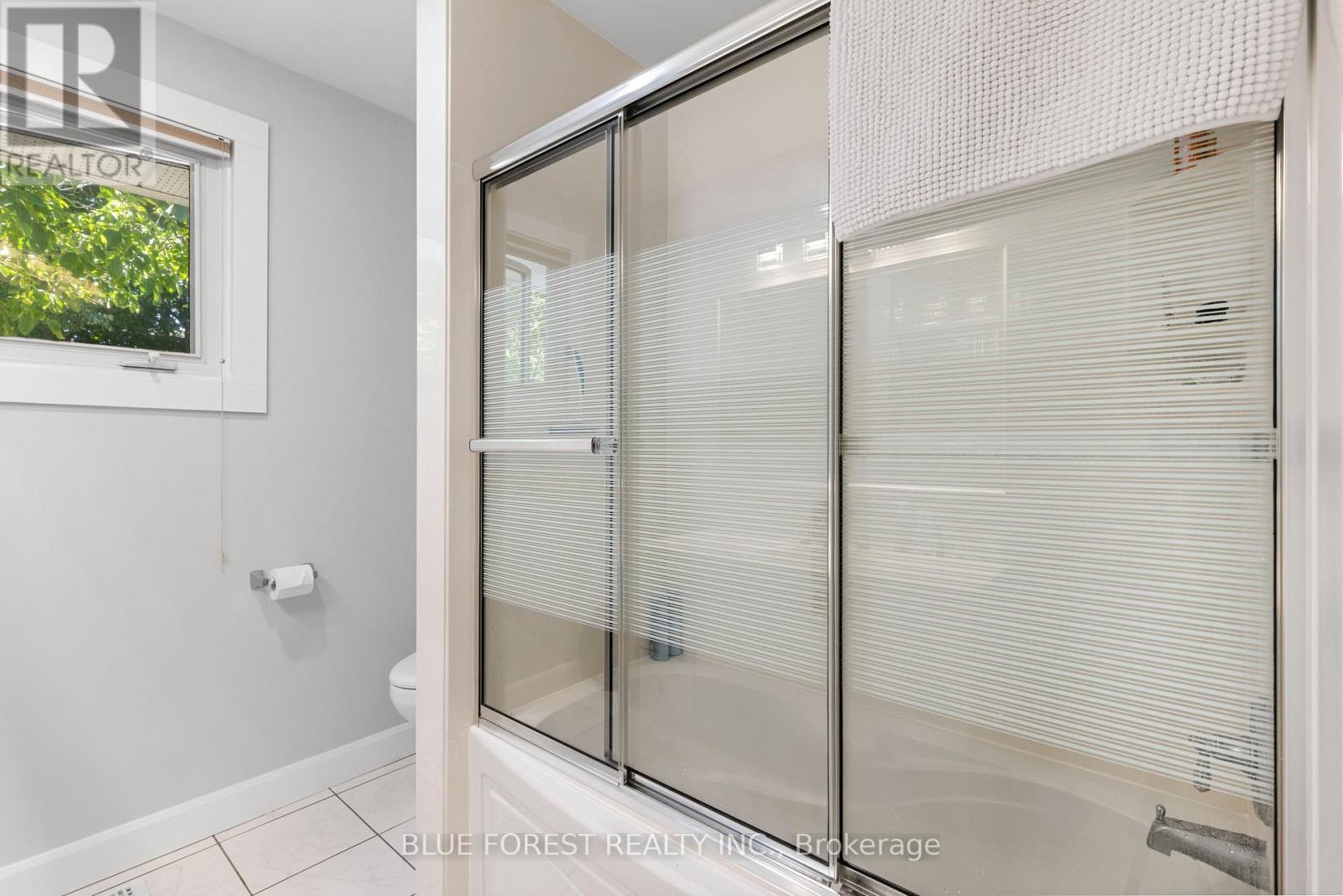 15 SOUTHLAND DRIVE - 20
