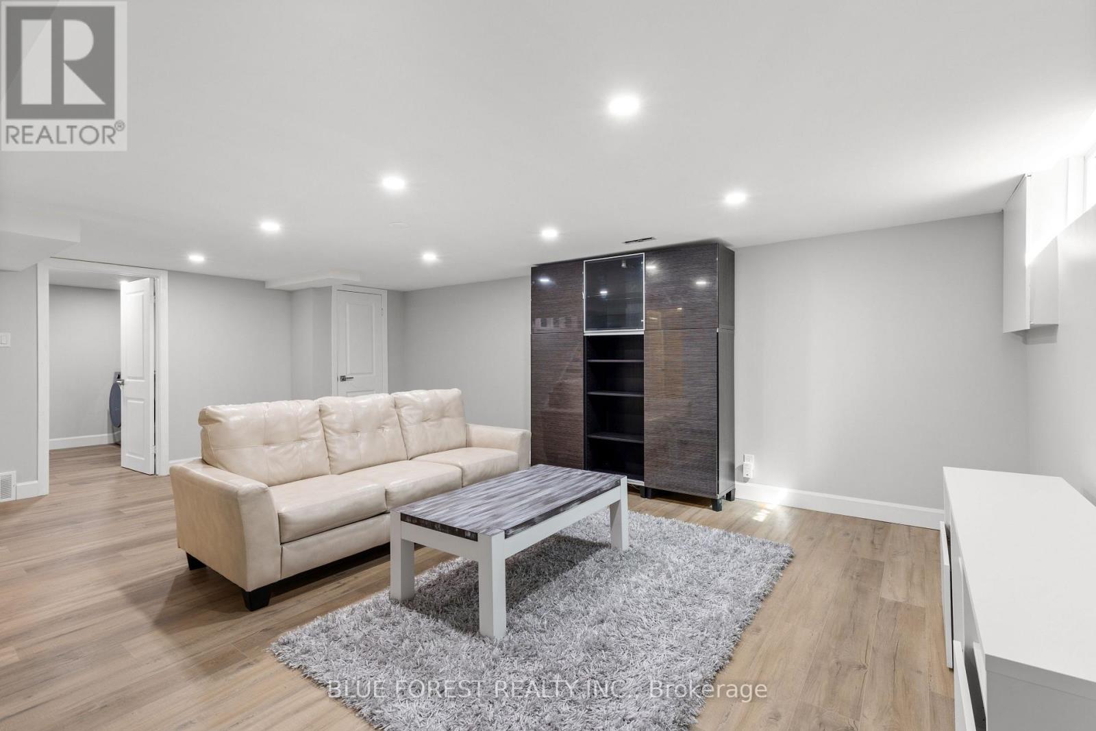 15 SOUTHLAND DRIVE - 23