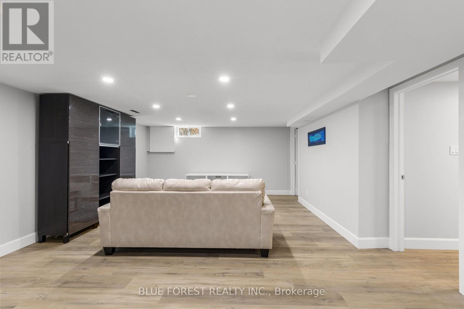 15 SOUTHLAND DRIVE - 25
