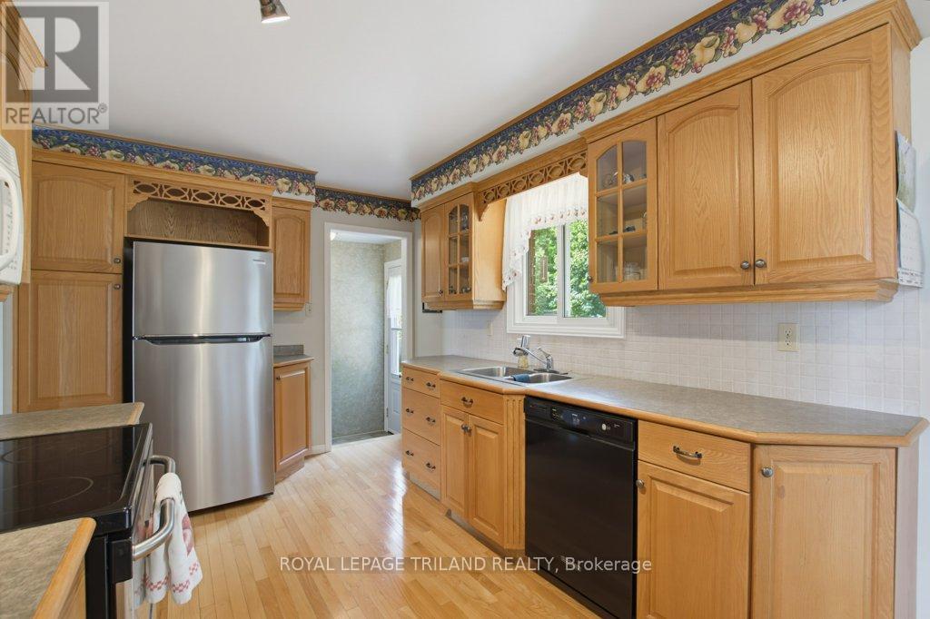 5 WARREN CRESCENT - 11
