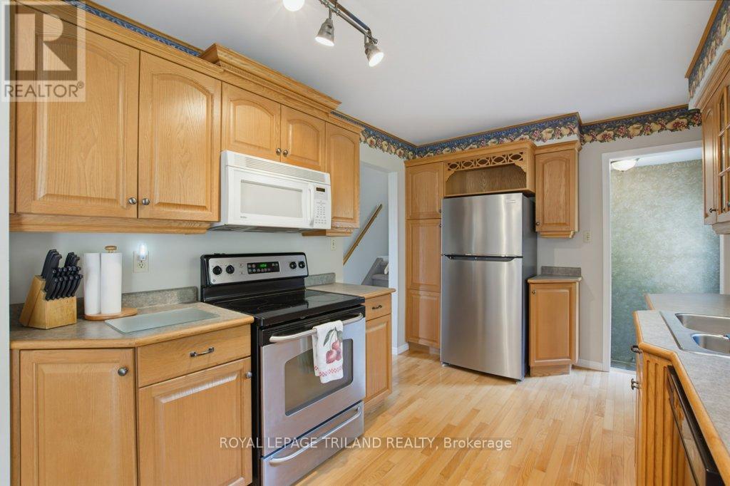 5 WARREN CRESCENT - 12