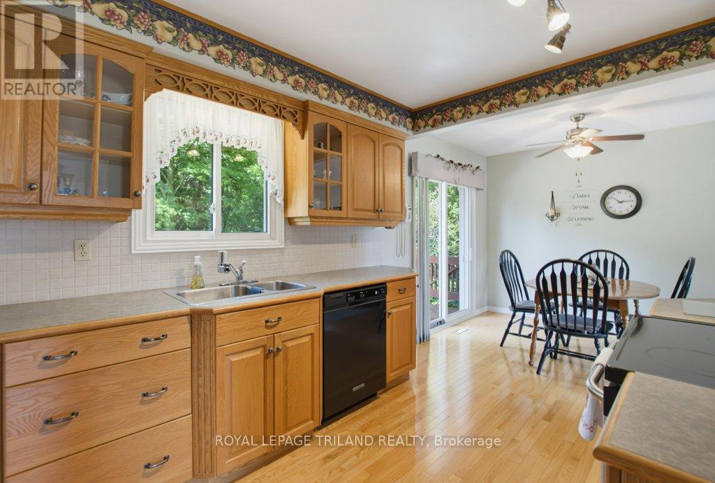 5 WARREN CRESCENT - 13