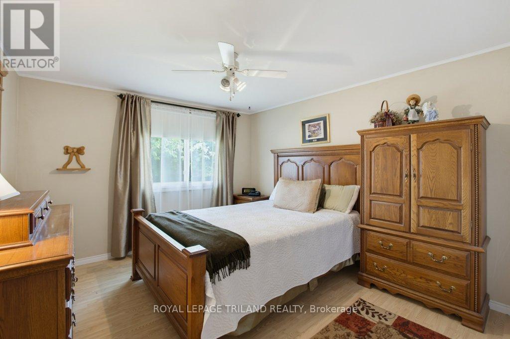 5 WARREN CRESCENT - 16